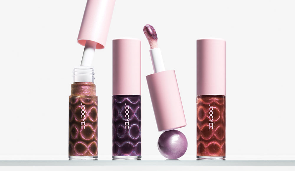 Gloss with a Twist: The Lip Gloss That Snaps, Shines, and Stuns