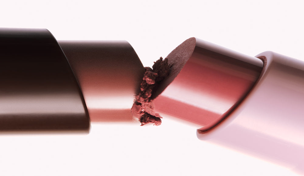 THE EFFORTLESS ELEGANCE OF A VELVET KISS